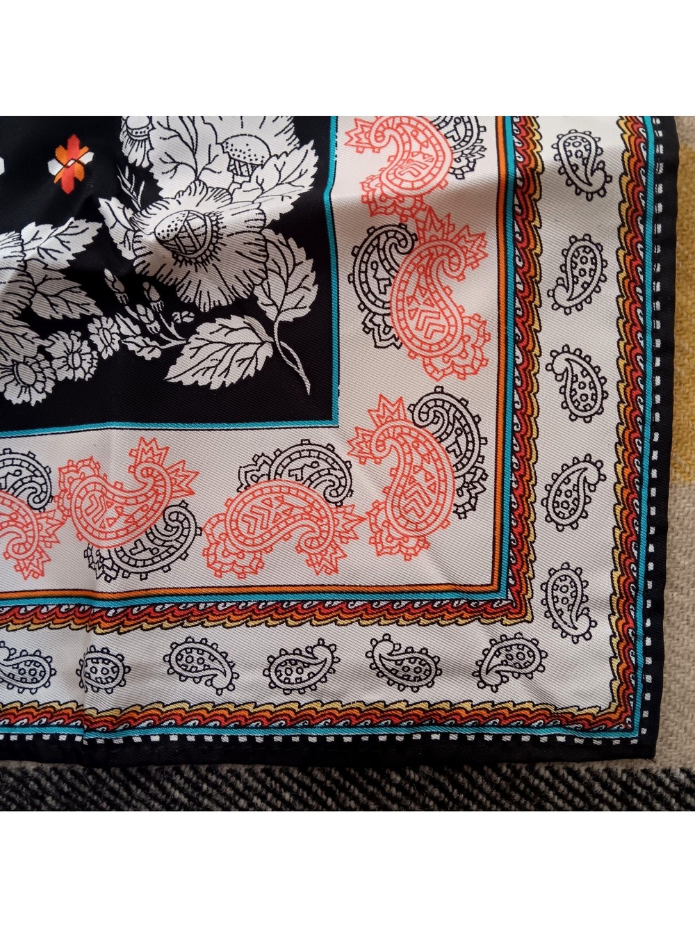 True Vintage Scarf Boho 1970's 22x20" Square Shiny Floral Sunflowers Hippy Groo